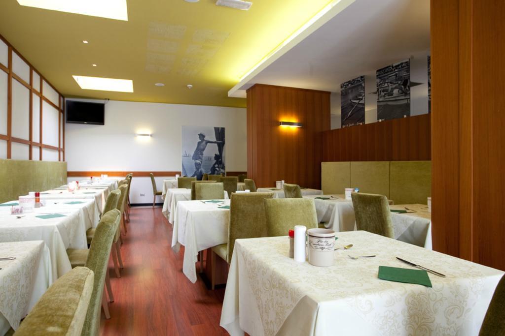 Hotel Vienna Lido di Jesolo Exterior photo